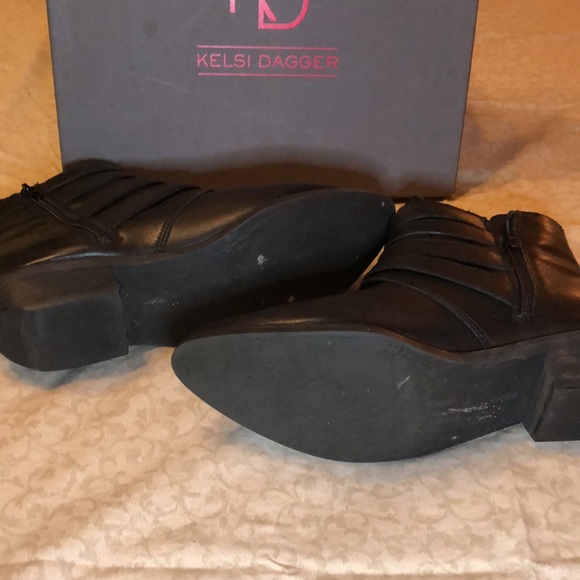 Stylish booties - Picture 4 of 5